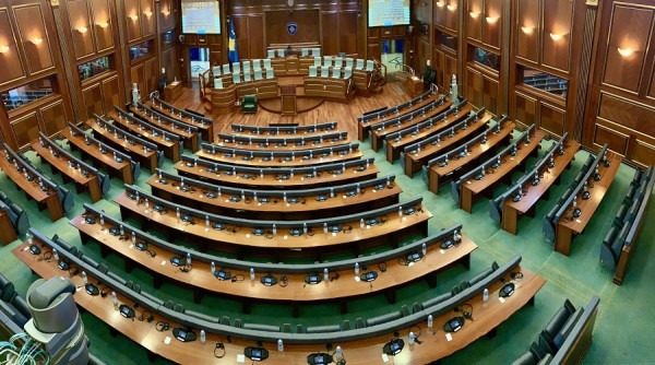 kuvendi-nen-mase-te-perkohshme,-kushtetuesja-ende-s’publikon-aktgjykimin