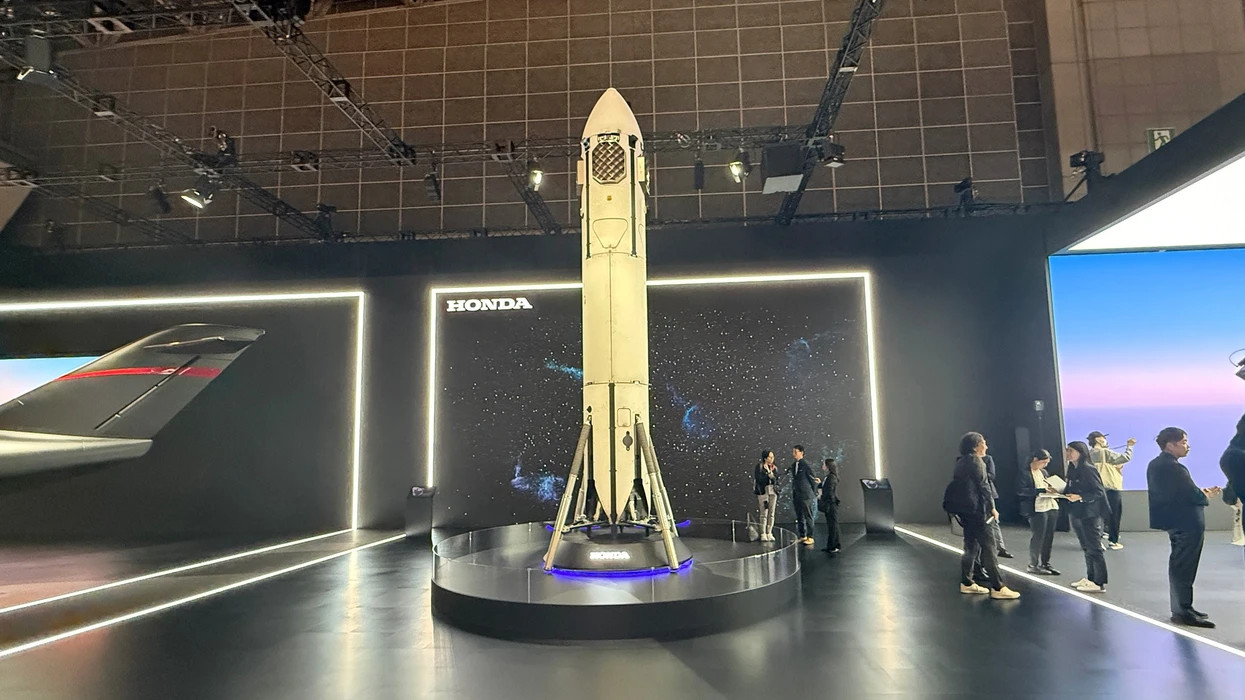 honda-nderton-vetura,-motocikleta-dhe-tani-raketa