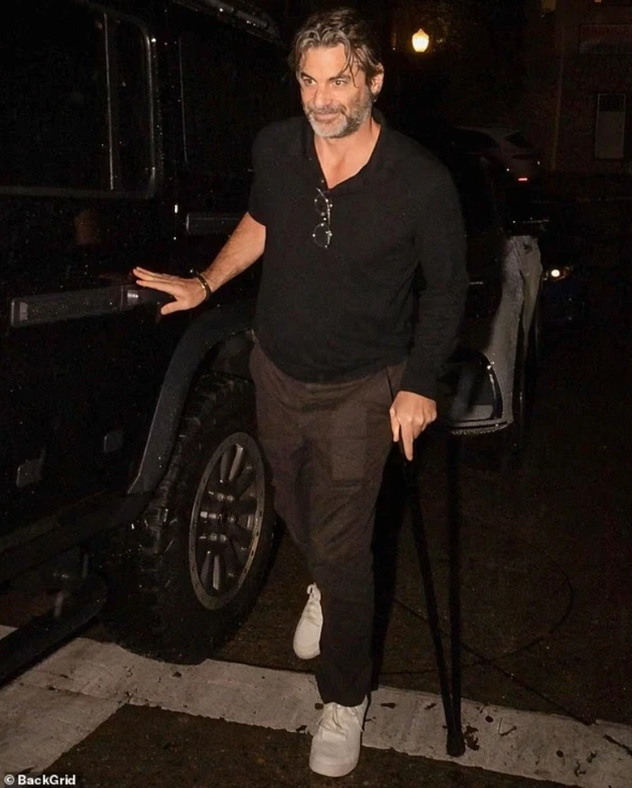 jennifer-aniston-shijon-nje-mbremje-romantike-me-jim-curtis-dhe-zbulon-pse-ndihet-e-sigurt-prane-tij