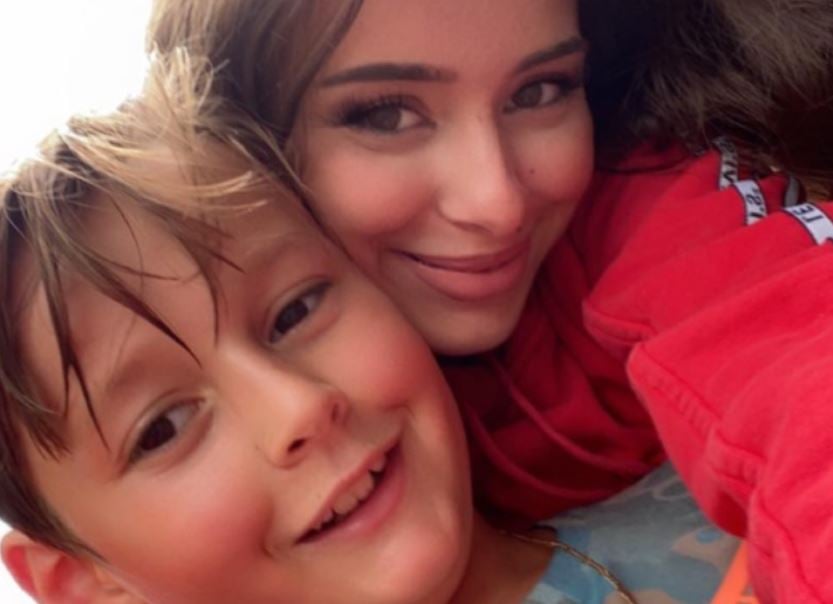 familja-e-elijones-jep-deklaraten-e-papritur-per-te-bijen,-ajo-kishte-ikur-nga-shtepia-kur-ishte-femije