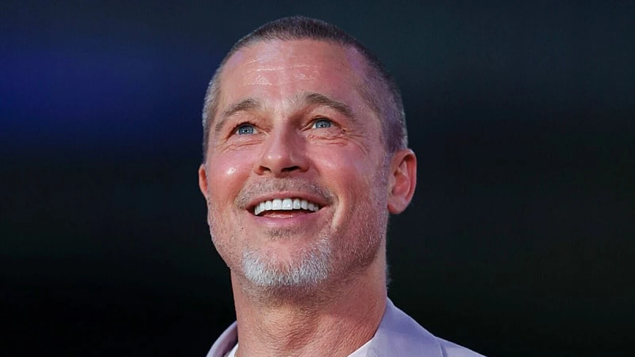 nje-pensioniste-u-josh-nga-nje-‘brad-pitt-i-rreme’,-i-pagoi-pothuajse-100,000-dollare-dhe-e-priti-ne-nje-dhome-hoteli-per-jave-te-tera