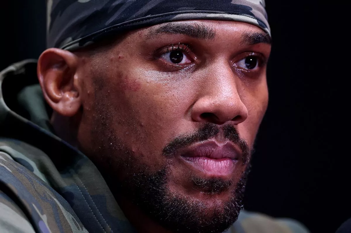 Anthony Joshua lëndohet në një aksident në Nigeri, vdesin dy persona