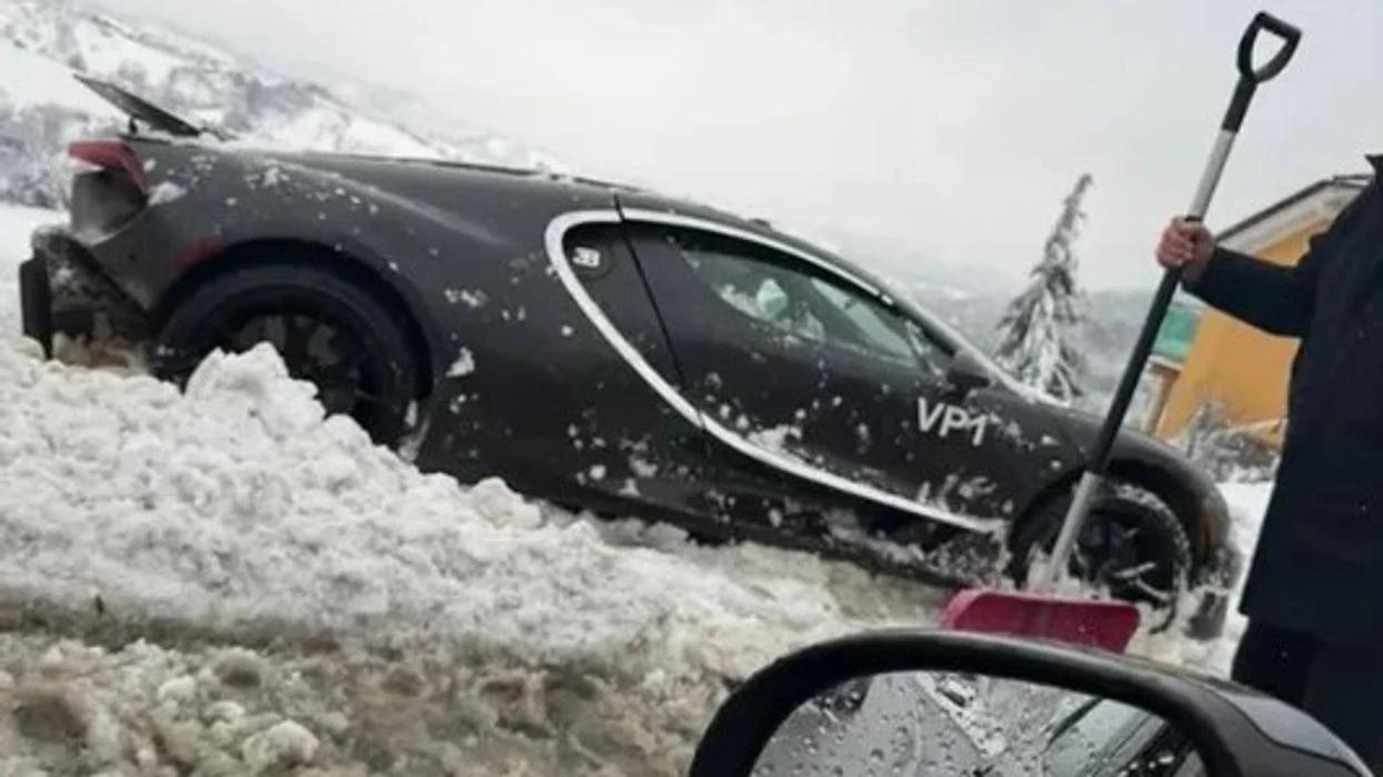 Një nga prototipet më të shtrenjta Bugatti është parë “i bllokuar në borë”