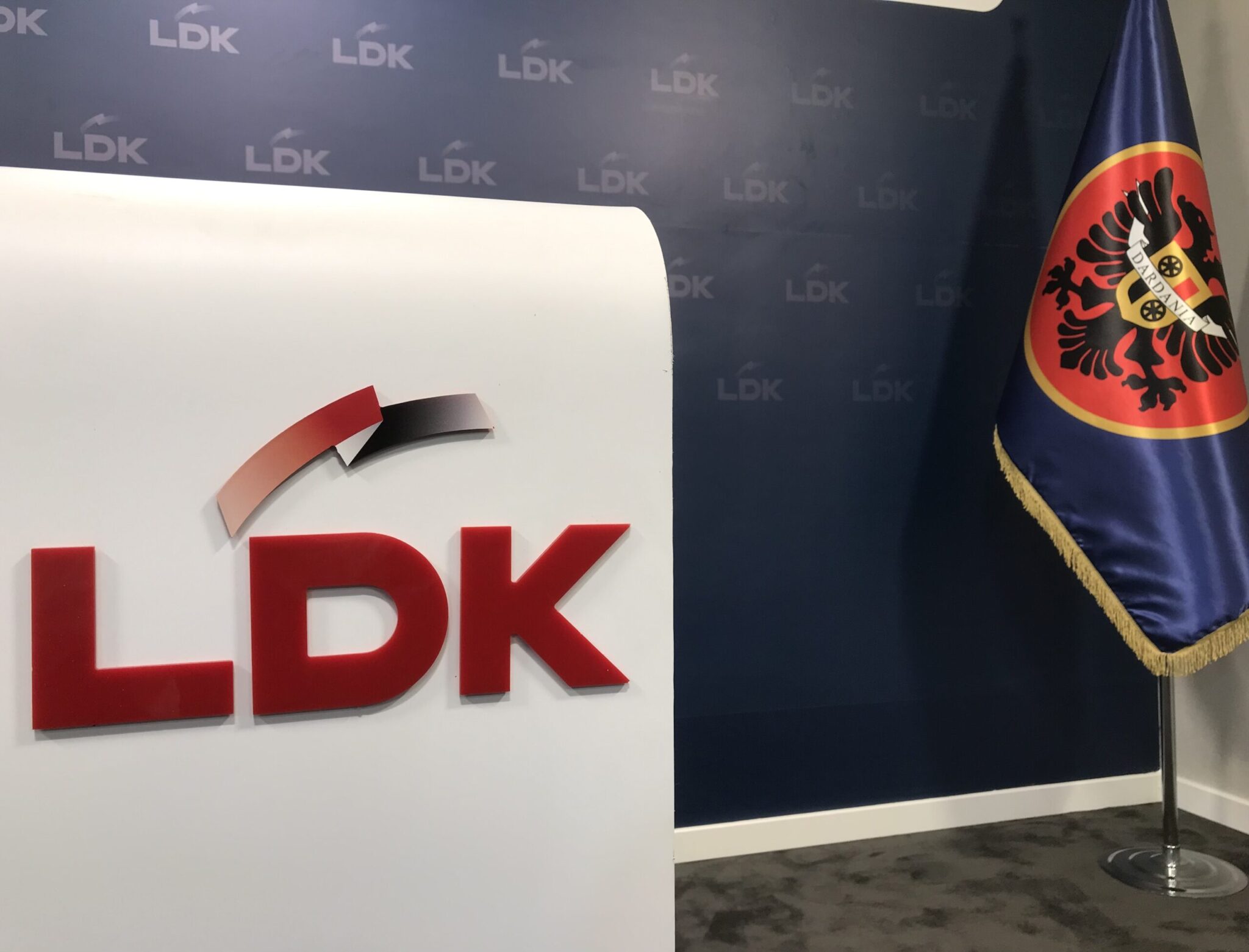 LDK dorëzon sot në Polici dëshmitë për njehsorët elektrikë