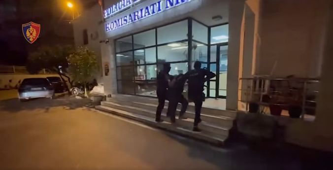 Arrestohet në Tiranë i kërkuari për vrasje të trefishtë, përdorte identitet të falsifikuar nga Kosova