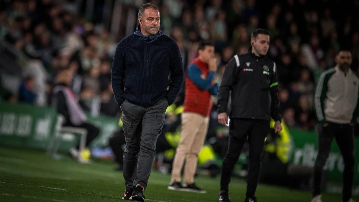 Flick i lumtur me fitoren, por ka disa kritika për futbollistët e Barcelonës