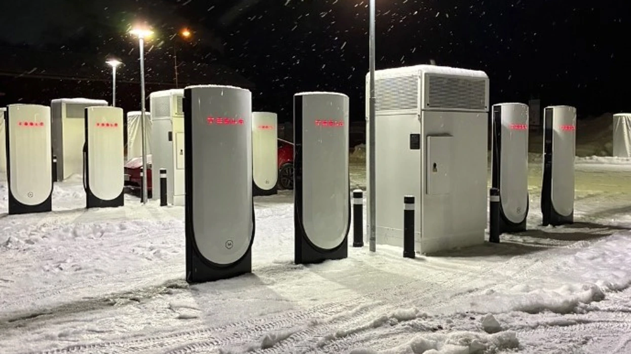 tesla-ne-suedi-–-karikimi-elektrik,-por-me-ndihmen-e-dizelit