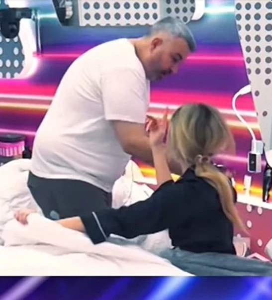 fikje-mikrofonash,-kercenime-dhe-prekje-fizike,-te-gjithe-banoret-ne-televotim