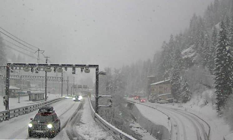 Orteku godet trenin në Zvicër, e nxjerr nga shinat