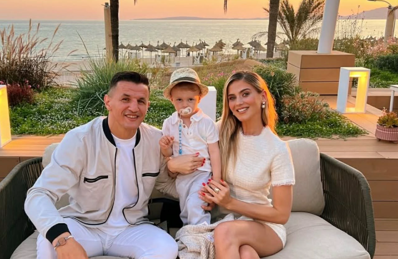 robin-krasniqi-publikon-kete-foto-me-gruan-e-tij,-detaji-qe-mori-vemendjen