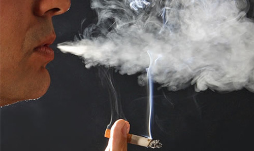 Hiqni erën e pakëndshme të cigareve nga shtëpia me këtë metodë të lehtë