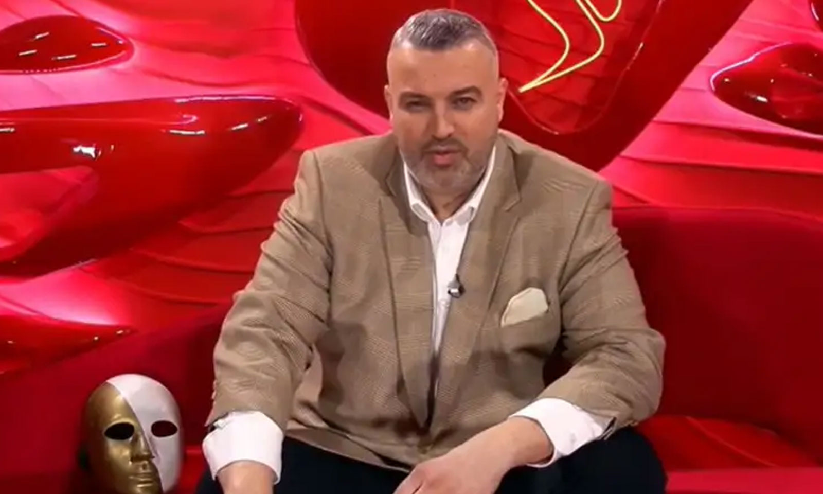 Habit Rogerti: Do të hyja treshe në krevat me Mirin dhe Selinën