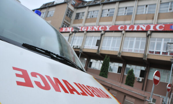 Vdes në QKUK 30-vjeçari që ishte i plagosur me armë zjarri